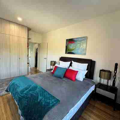 Luxury & Grandeur | Balcony Views| Prime Location, Parking, 15 Mins to CBD! Rooms