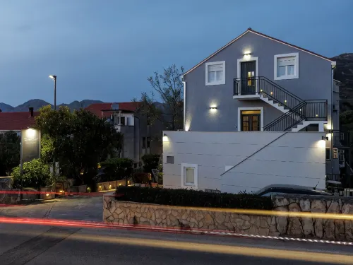 Bacan Serviced Apartments - Condos