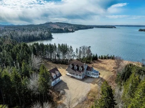 Coastal Escape at Clay Point Retreat - Water front - 3 Bedroom home - Sleeps 10 - 4-Star
