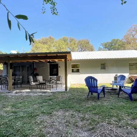 Quiet, cozy 3 bedroom home, across from river, in peaceful Palatka