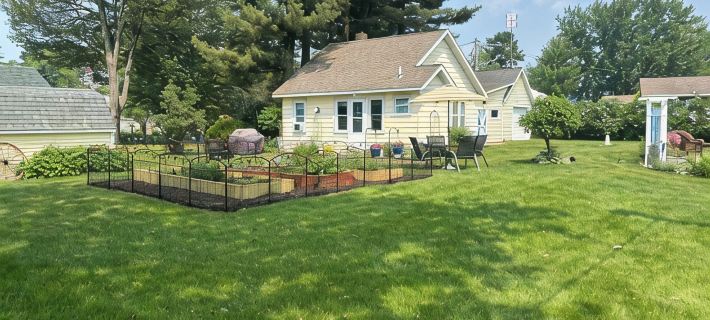 Romantic Cottage+Boating with Dock, + Atv Trails + Fishing+ .5 Mile to Downtown! Hotels in Barron County