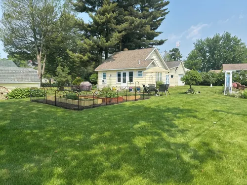 Romantic Cottage+Boating with Dock, + Atv Trails + Fishing+ .5 Mile to Downtown! - 3-Star