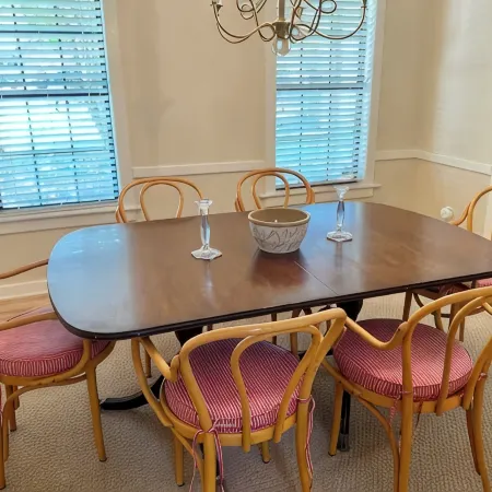 Charming 3-bedroom house in South Mount Pleasant minutes away from the beach!
