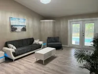 4BR Heated Pool Relaxation Home / Airport / Beach - Homestays