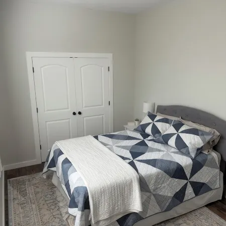 2 Bdrm Private Basement Apartment Sleeps 6