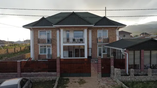 The Lake Townhouse