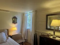 Charming 2-bedroom cottage w WiFi, AC in tranquil Syria w deck sounds Rose River - Wi-Fi