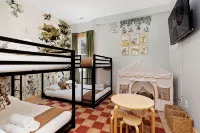 Wanderlust Villa – Spacious Mt cabin w/ Game room, Hot tub and Karaoke nights ! - Parvekkeita