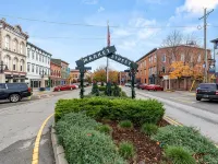 The Betty - Entire rental unit in New Albany, Indiana Sleeps 8 Hotels in Floyd County