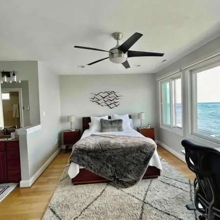 Bayfront Home w/Hot Tub