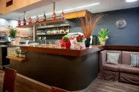 Atika & Atif - Hotel Autoespresso Venice