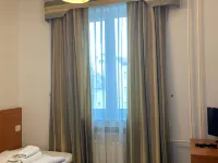 Gallery Hotel Sis Các khách sạn gần Sân vận động Eden