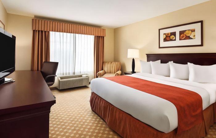 Country Inn & Suites by Radisson, Clinton, IA