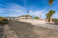 Motel 6 Needles, CA - Pools