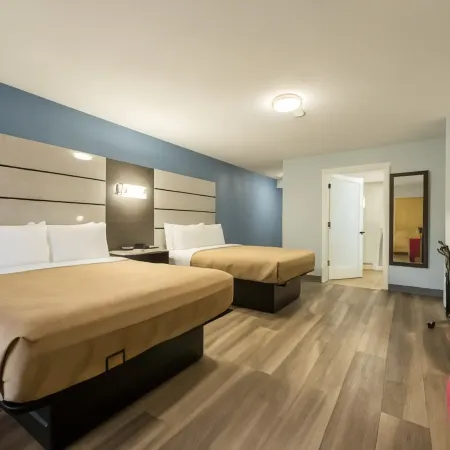 Quality Inn & Suites Manitou Springs at Pikes Peak Отели рядом с достопримечательностью «Музей Гоуст Таун (Город-Призрак)»