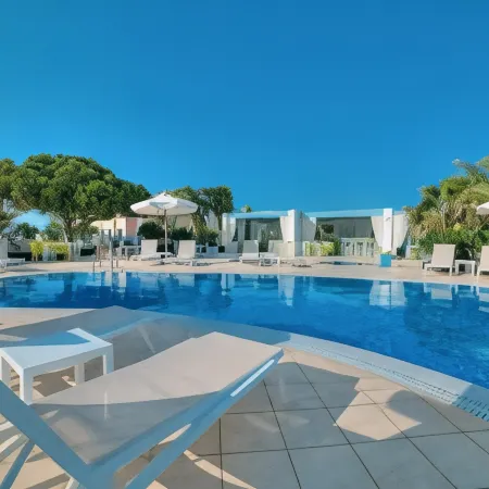 Marillia Village Отели рядом с достопримечательностью «Пляж Периволос»