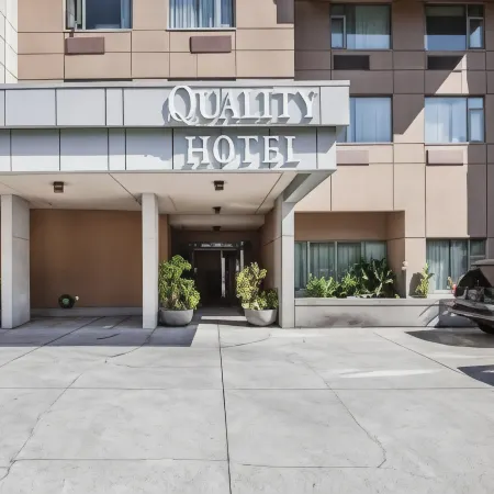 Comfort Hotel Vancouver Airport