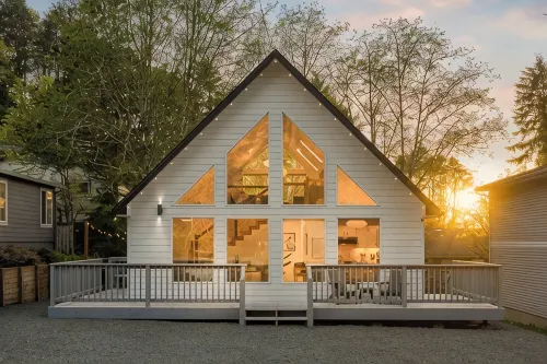 Mid-Century A-Frame Chalet. Dog Friendly. Only a Half-Mile Stroll to the Beach!
