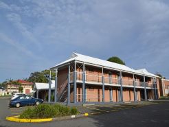 The Oaks Hotel Motel