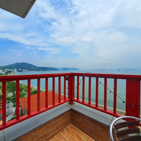 Beachblue Pension Geoje Отели рядом с достопримечательностью «Тематический бамбуковый парк «Мэнджонджук»»