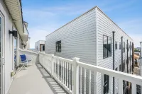 Beach Block Multilevel Townhouse - 2성급