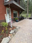 Montana Forest Retreat, Easy Walk to Flathead Lake, 1.5 Acres Fenced for Dogs!