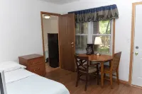 “Pet-Friendly Geneva Lake Cabins – Fire Pit, Private Units, Walk to Lakefront”