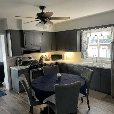 LOCATION LOCATION LOCATION! Short walk to beach, park, shops, restaurants & bars