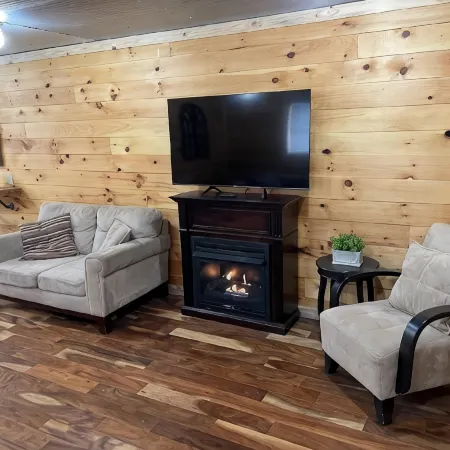 100 Aker Wood Barndominium Loft!! Two bedroom. All Amenities Provided!