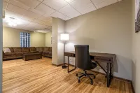 Historic Downtown Top Floor 2BR Apartment - 3성급