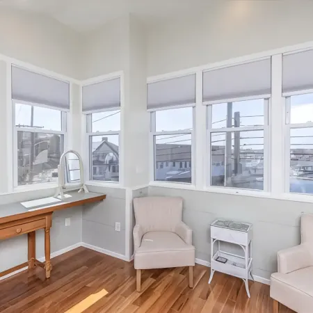 3BR/2 BA Harborside Home · Fenced Backyard+Grill · Ocean Views