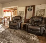 Cute and cozy cottage in Atoka, home of Reba’s Place. - 3-Star