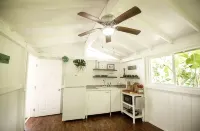 Cute and quaint little cottage on a homestead. - Homestays