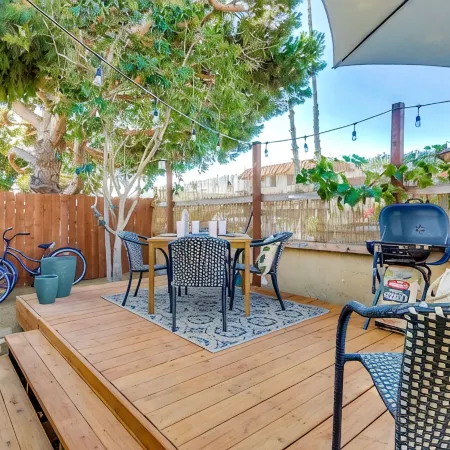 Boho Chic Family-Friendly Retreat! Walk to Beach!