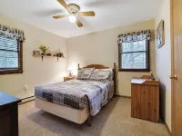 Serenity & Fun Cozy Pocono Cabin! Family Friendly - Beach-Lake-Pool-Playgrounds! Hotels in Penn Forest Township