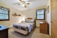 Serenity & Fun Cozy Pocono Cabin! Family Friendly - Beach-Lake-Pool-Playgrounds! - Beach
