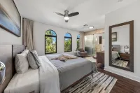 Villa Tropical,  Waterfront location off Las Olas in Seven Isles - 5-Star