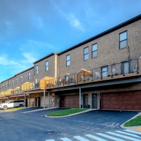 Luxurious 3 BR Distillery District Townhouse - Eight Belles