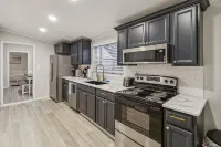 5 Min Drive to Downtown! Modern 3BR in Savannah! -  Ferienwohnungen