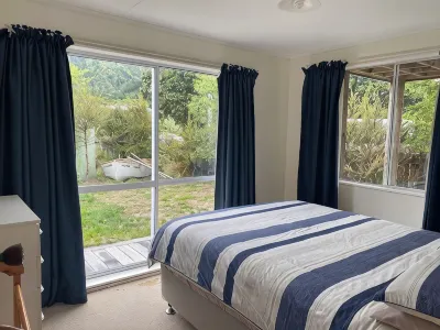 Totara Bach - just a few meters away from the beach (Tata Beach, Golden Bay) Hoteles en 
