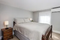 Spacious 4-bedroom vacation home steps to Keuka Lake