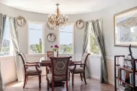 Cambria Victorian Castle: Walk to Beach, Village Shops, Wineries and Galleries! - 4つ星