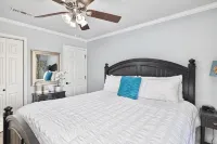 Next To SDC & Table Rock Lake. 20ft Patio. King Master 2BR 2BA.Full Size Kitchen - 4-Star