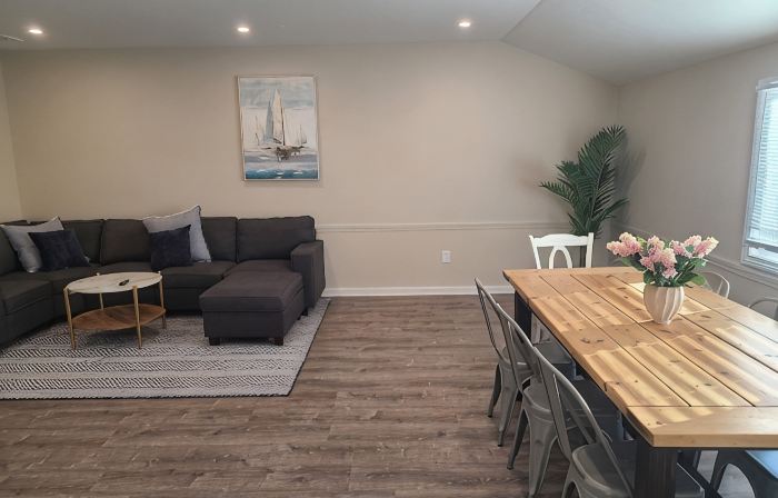 Downtown Marblehead 2brm/1.5bath w/ deck