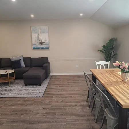 Downtown Marblehead 2brm/1.5bath w/ deck