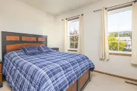 Home w/Hot Tub -Spacious, Quiet Neighborhood Near des Moines, IA. - 陽台