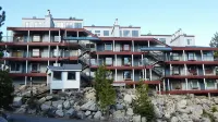 7 Mins to Lake Tahoe Beaches, 3 Mins to Heavenly Ski Slopes! Breathtaking Views! - balcony
