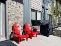 Joe’s Brand New 2 King Bedrooms Townhome in Canmore (License: Res-10681) - บังกะโล