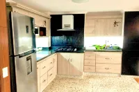 Beautiful Home / No stairs / short walk to public transit - 2-Star