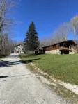 SPRING IN THE GREEN MOUNTAINS/PET FRIENDLY-WOOF - Alphydda